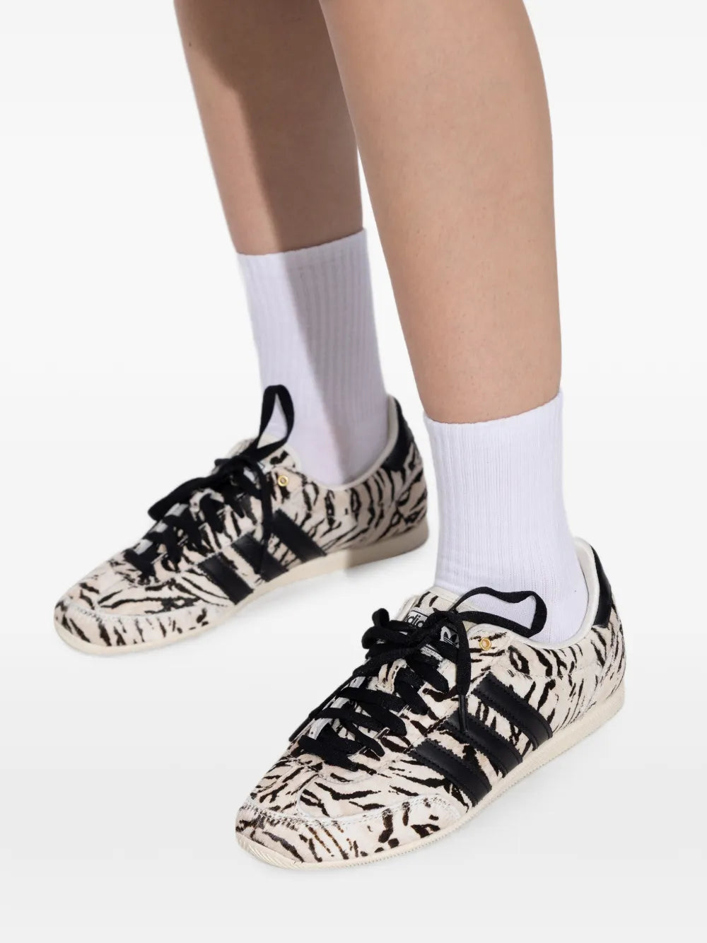 adidas Striped Three Stripe Trainers — White — Size US M 3.5 - US W 5 — Detail View